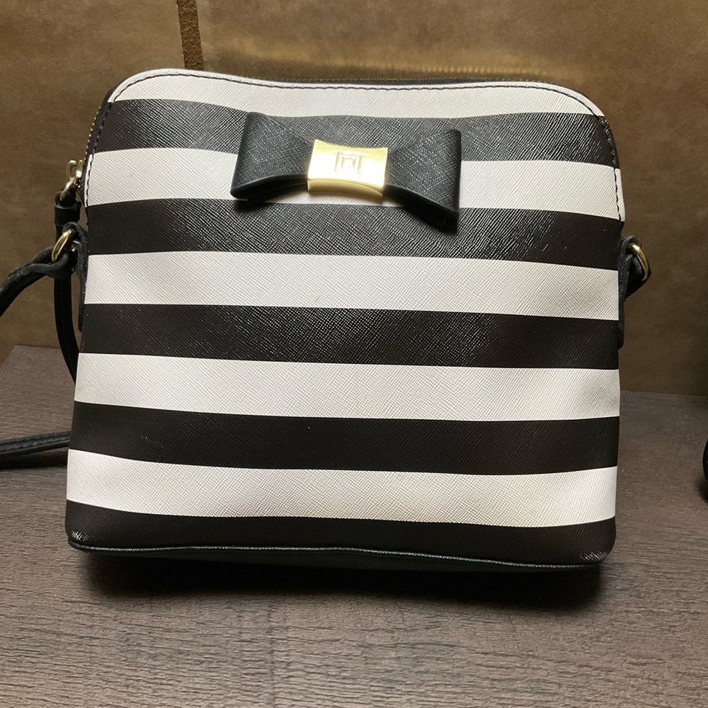 Lot of 2 Crossbody bags Liz Claiborne Bundle Black & White Striped PU, small blk - Picture 2 of 13